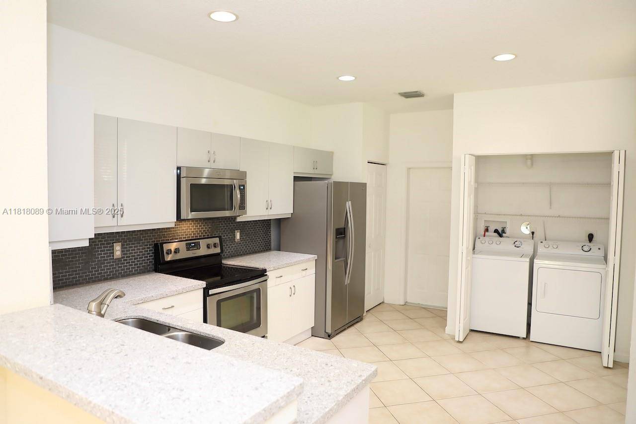 Weston, FL 33332,3899 Tree Top Dr #3899
