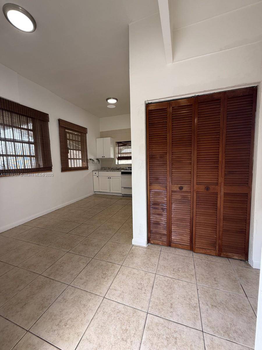 North Miami, FL 33161,242 NE 127th St