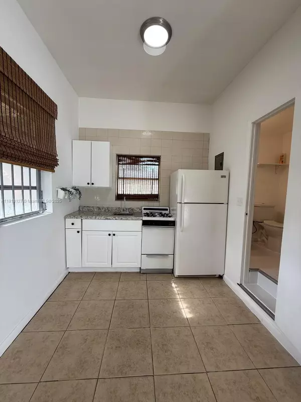 North Miami, FL 33161,242 NE 127th St