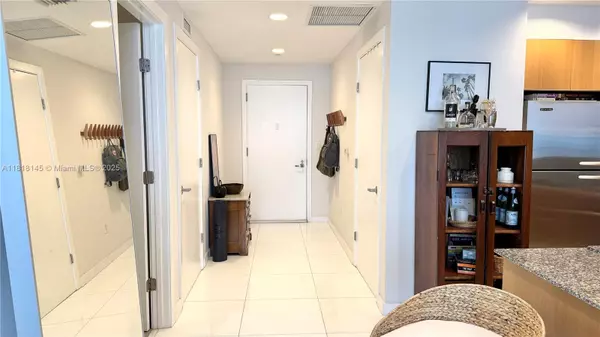 Miami, FL 33131,1050 Brickell Ave #3206