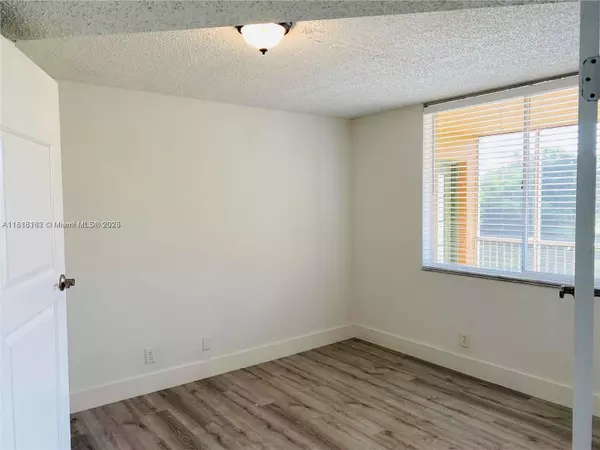 Pompano Beach, FL 33069,4015 W Mcnab Rd #D203