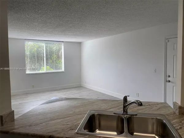 Pompano Beach, FL 33069,4015 W Mcnab Rd #D203