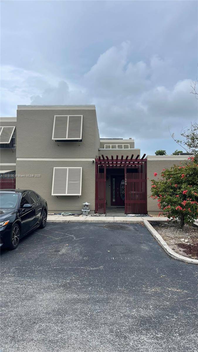 Pembroke Pines, FL 33026,11040 S Lakeview Dr