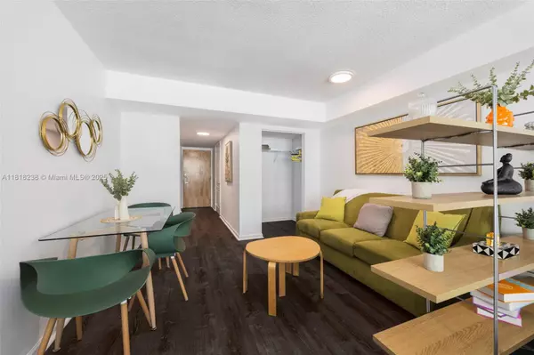 Miami, FL 33131,1200 Brickell Bay Dr #4010