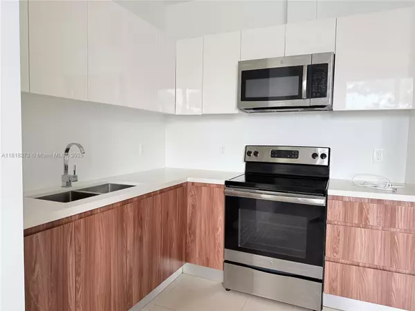 924 Marseille Dr #6, Miami Beach, FL 33141