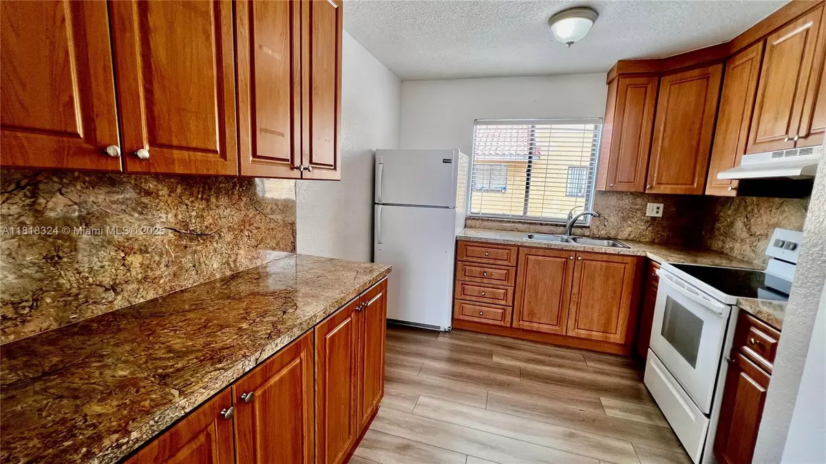 Hialeah, FL 33016,2760 W 61st Pl #202