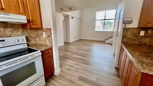 Hialeah, FL 33016,2760 W 61st Pl #202