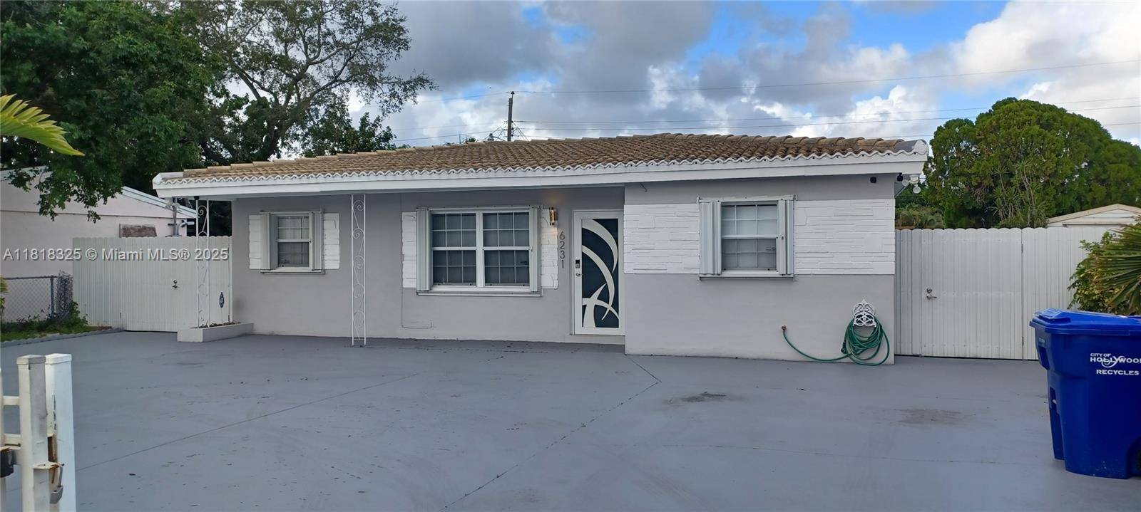 Hollywood, FL 33023,6231 S Mayo St