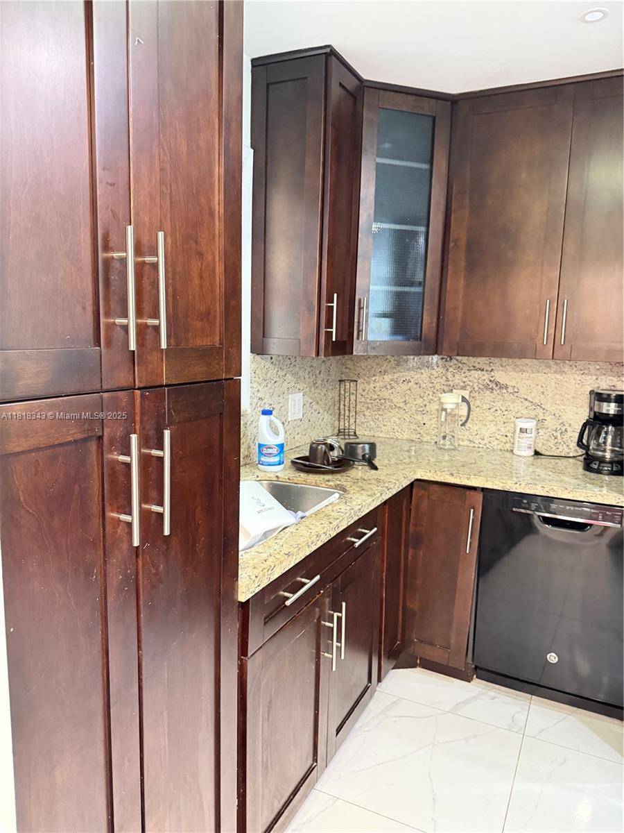 Dania Beach, FL 33314,5170 SW 40th Ave #9E