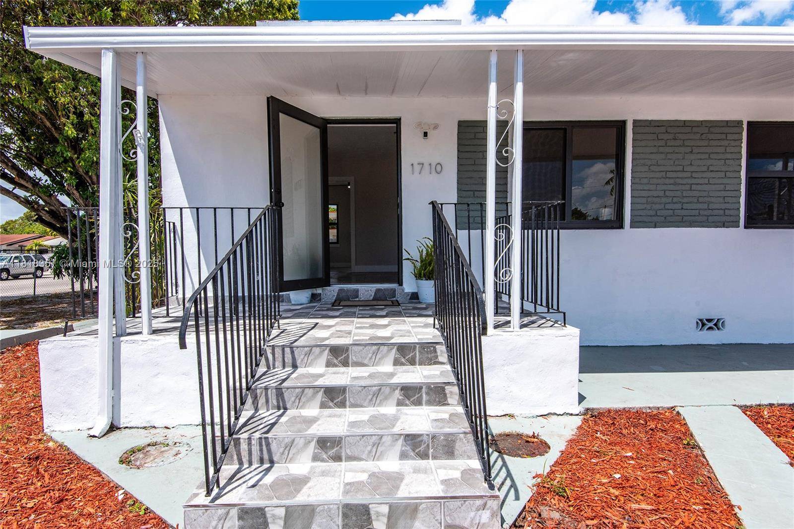 1710 E 6th Ave #0, Hialeah, FL 33010