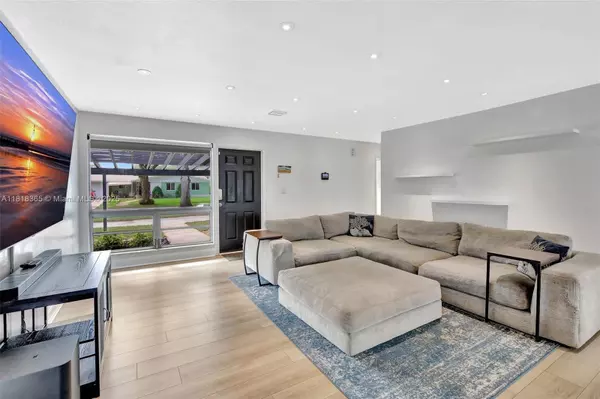 Plantation, FL 33317,613 Garden Ct
