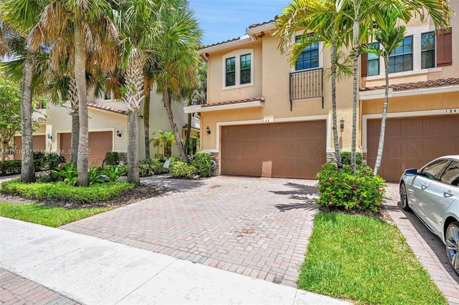122 SW 127th Ter, Plantation, FL 33325