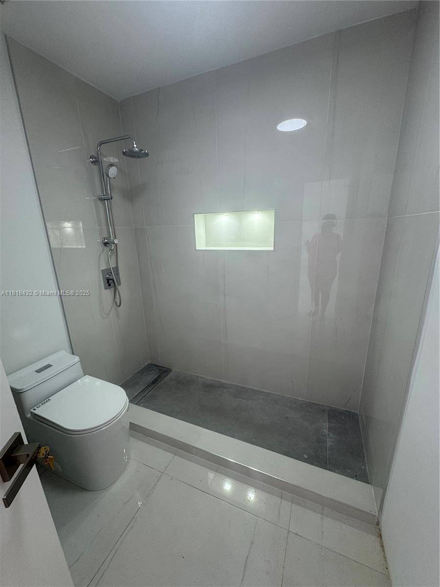 North Miami Beach, FL 33162,15725 NE 11th Ct
