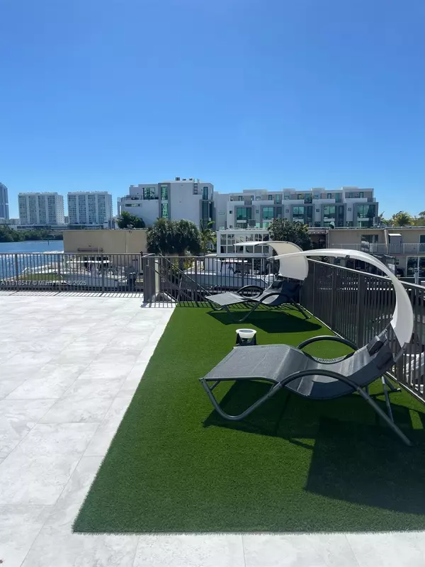 North Miami Beach, FL 33160,4000 NE 168th St #110A