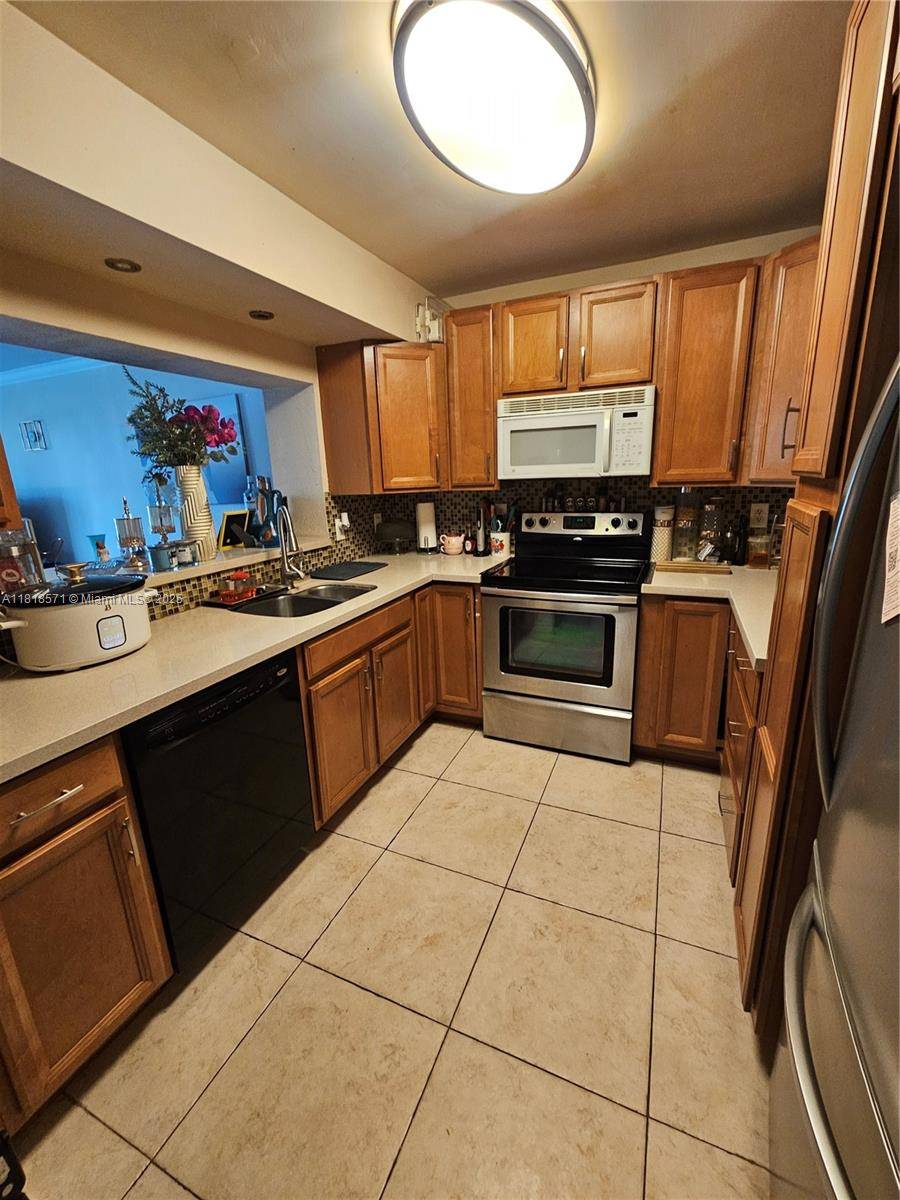 Coral Springs, FL 33065,8401 W Sample Rd #10