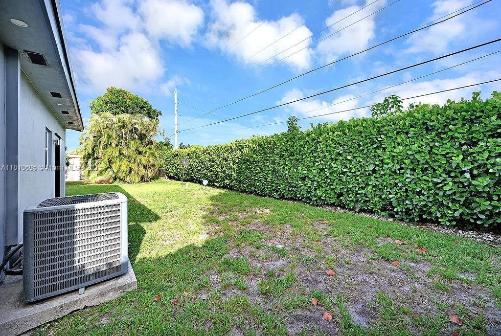 Miami Gardens, FL 33056,1968 NW 186th St
