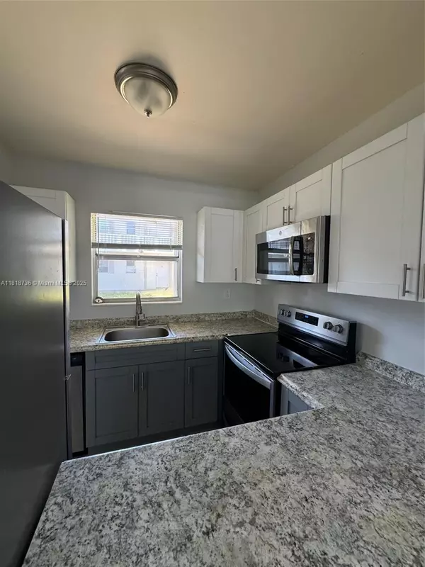 Deerfield Beach, FL 33441,430 SE 2nd Ave #4