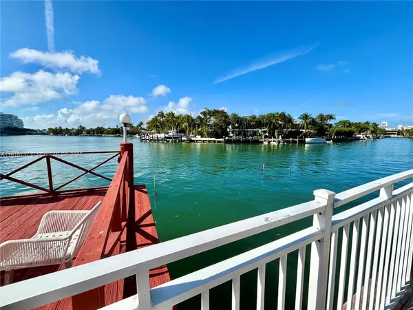 Miami Beach, FL 33140,4740 Pine Tree Dr #28