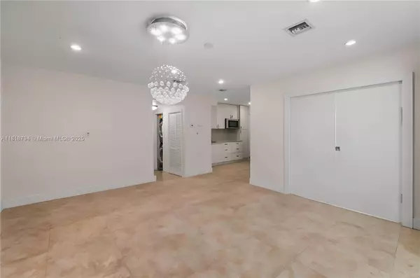 Miami Beach, FL 33139,1601 Bay Rd #4