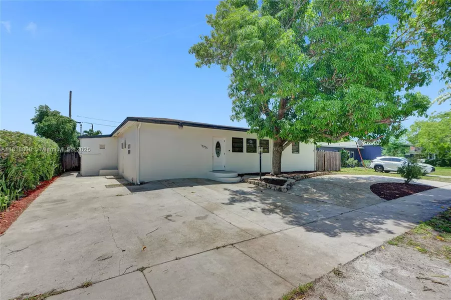 17925 NE 7th Ct, Miami, FL 33162