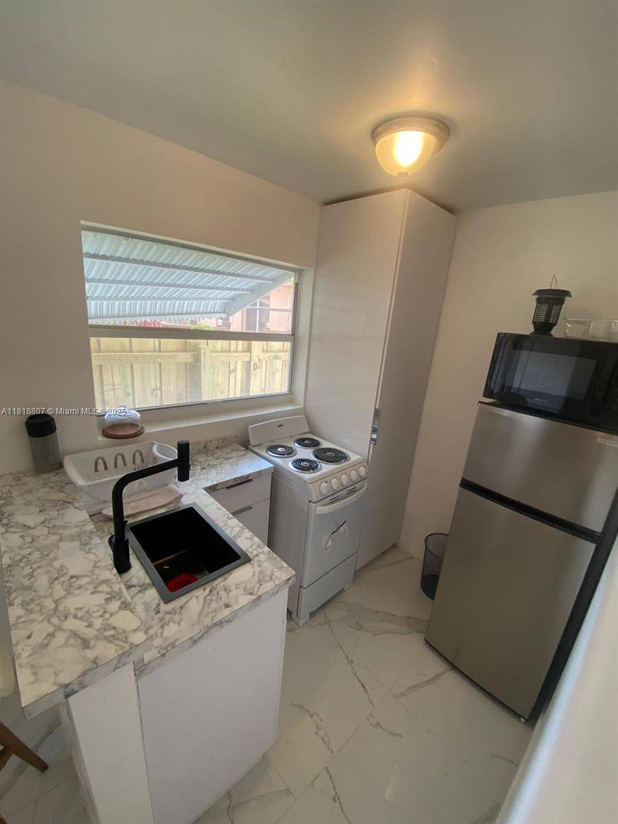 Hollywood, FL 33020,2631 Fillmore St ##2