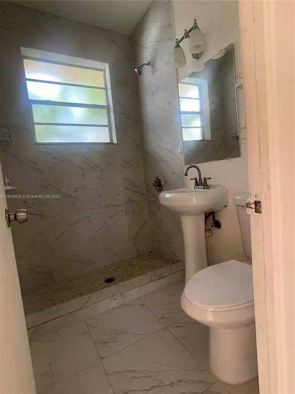 Miami Beach, FL 33141,6945 Rue Vendome #3