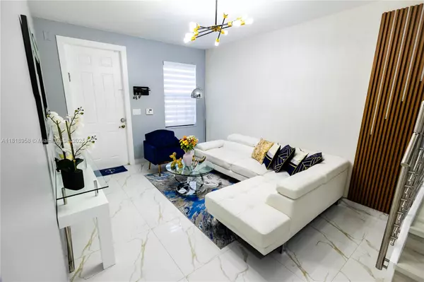 Doral, FL 33178,10464 NW 61st St