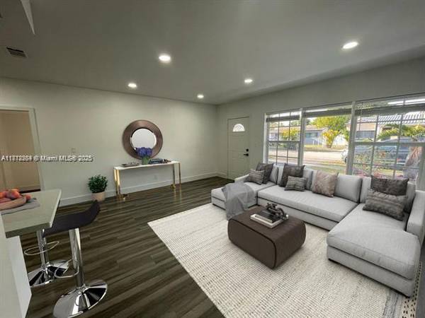 North Miami Beach, FL 33162,280 NE 169th St