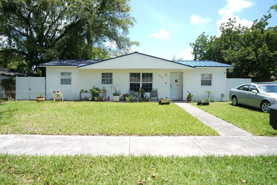 9964 SW 154th St, Miami, FL 33157