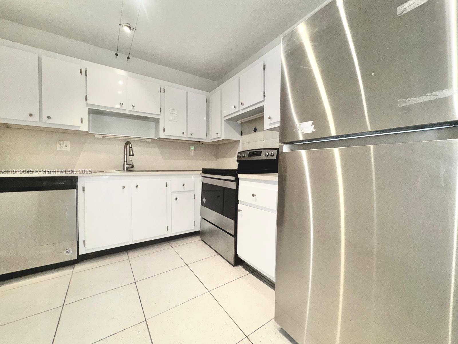 Hallandale Beach, FL 33009,600 Three Islands Blvd #620
