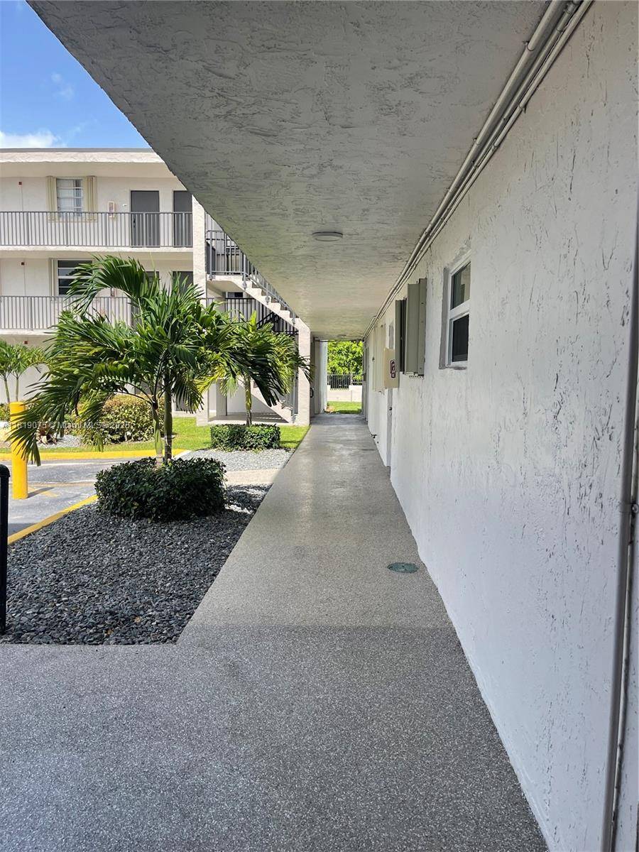 Miami, FL 33183,14195 SW 87th St #B106