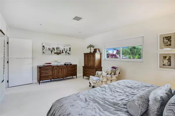 Hollywood, FL 33019,1000 S Southlake DR