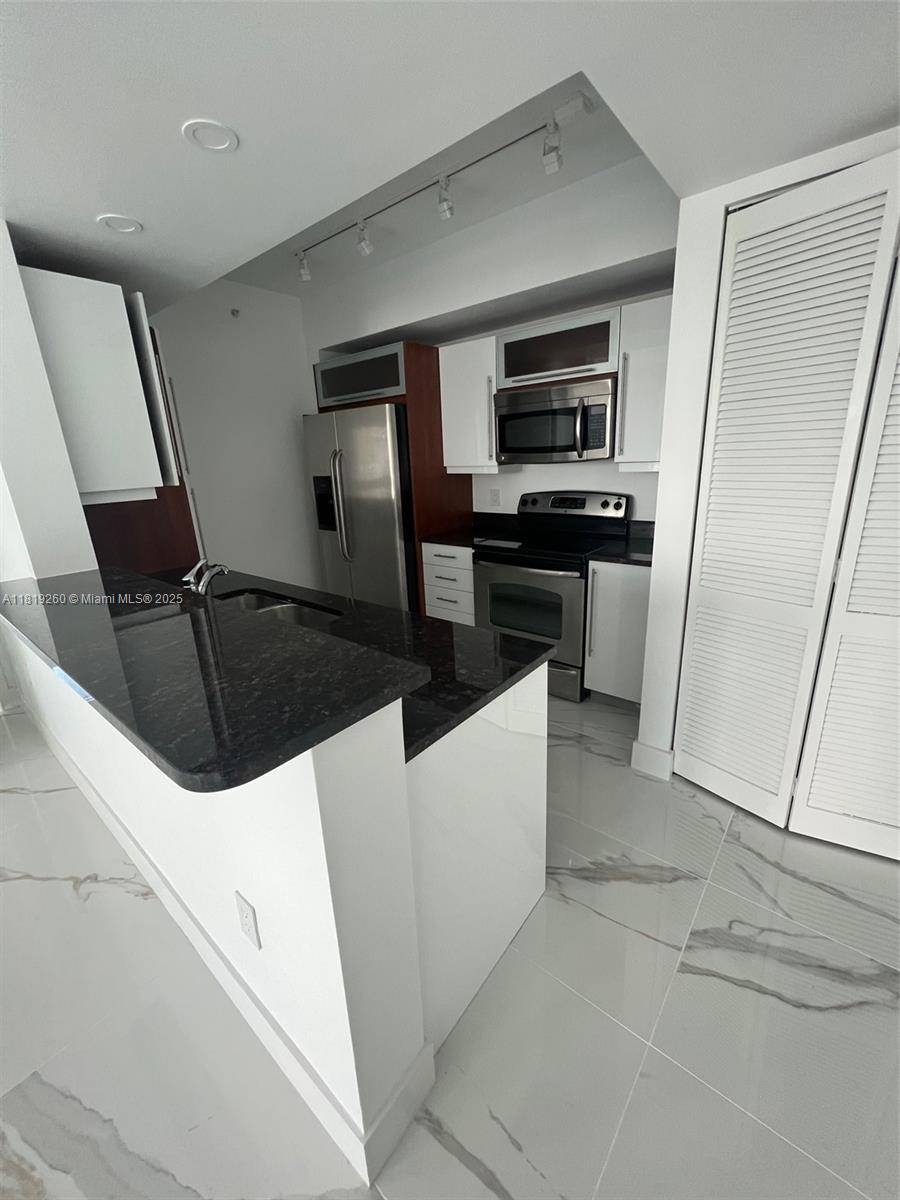 Miami, FL 33156,7350 SW 89th St #2011S
