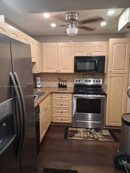 1000 Saint Charles Pl #L2, Pembroke Pines, FL 33026