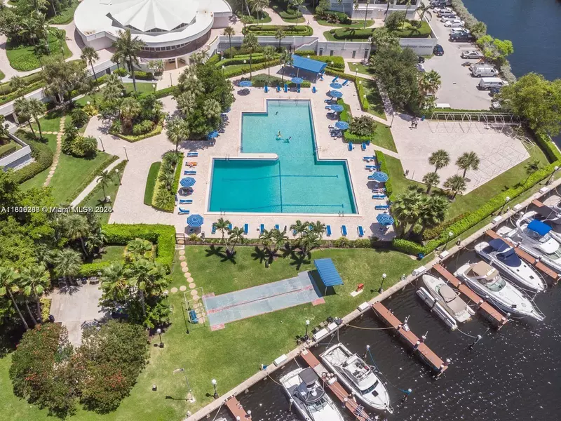 600 Three Islands Blvd #703, Hallandale Beach, FL 33009