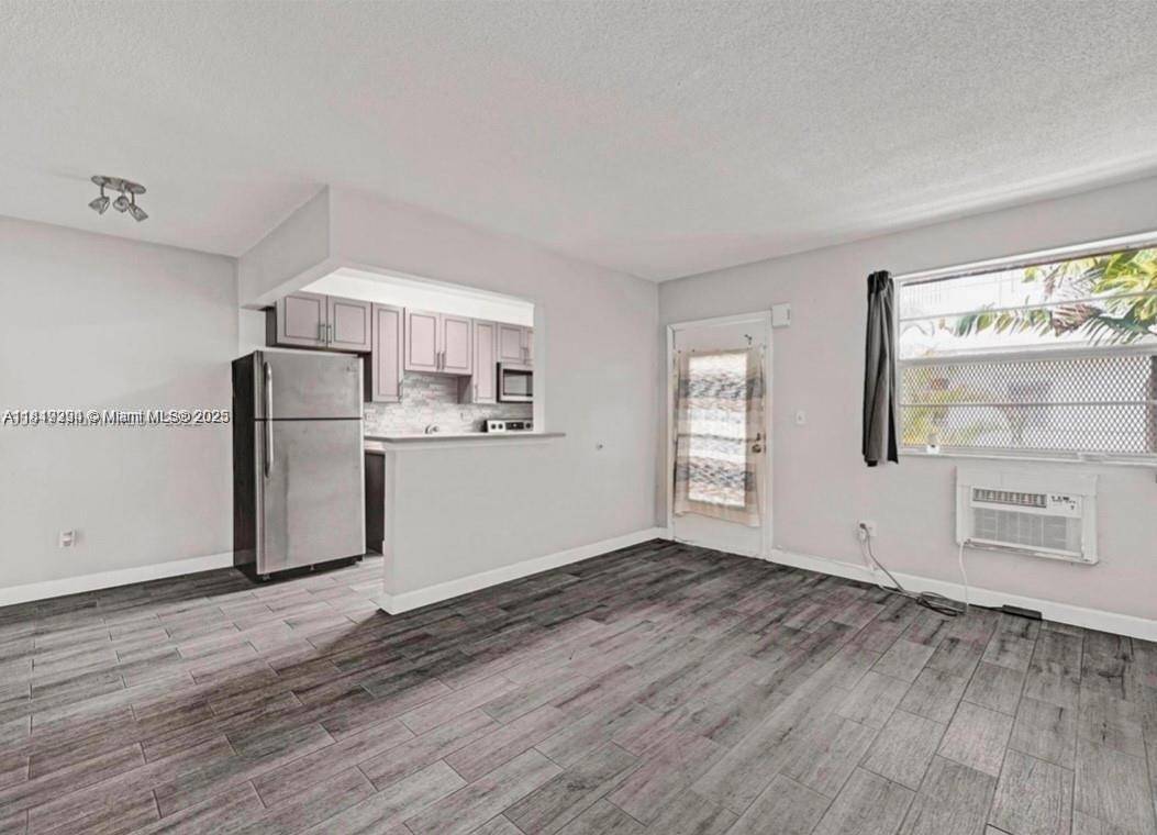 Miami Beach, FL 33139,533 Meridian Ave #11