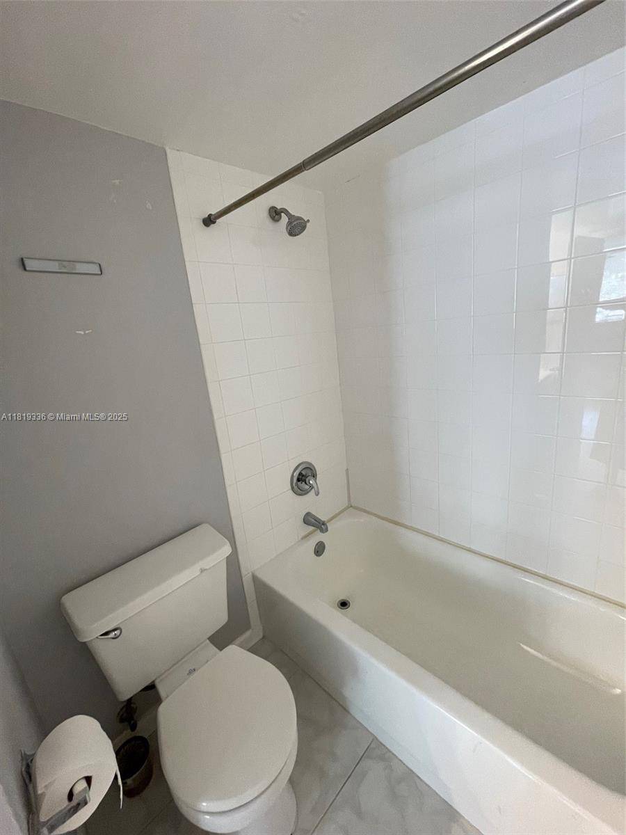 Plantation, FL 33324,10717 Cleary Blvd #207