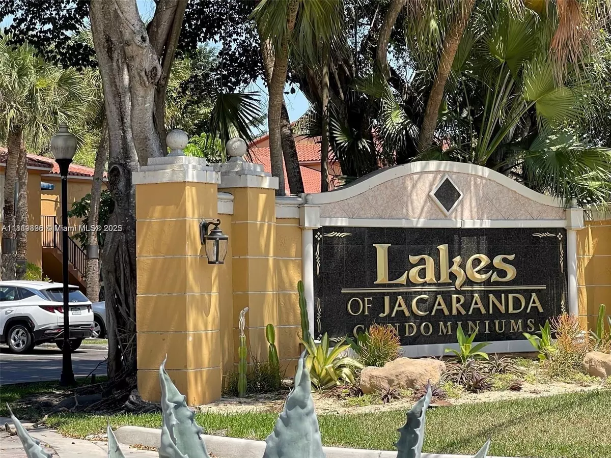Plantation, FL 33324,10717 Cleary Blvd #207