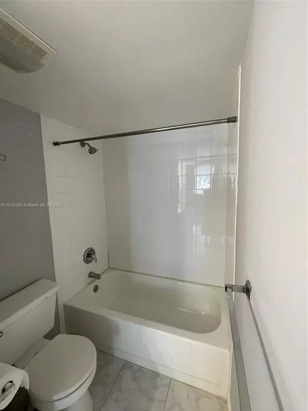 Plantation, FL 33324,10717 Cleary Blvd #207