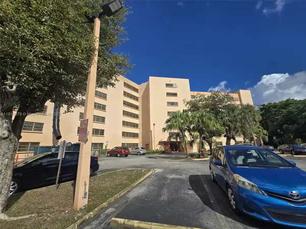 Miami, FL 33172,9688 Fontainebleau Blvd #409