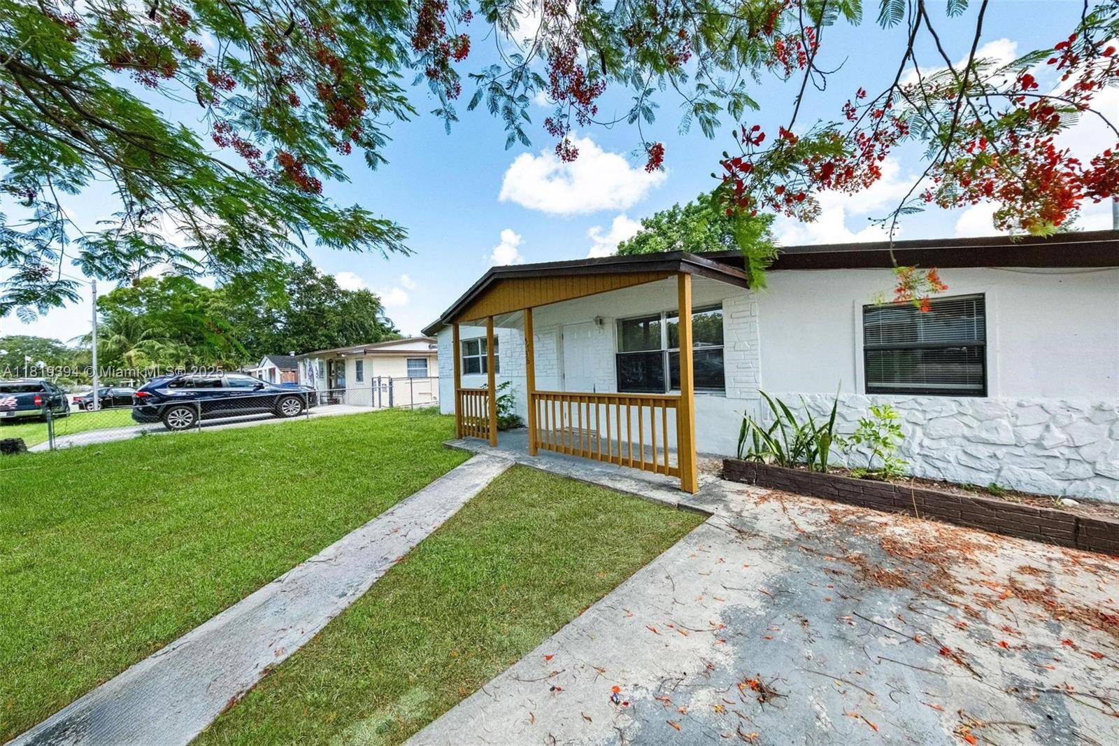 Hollywood, FL 33021,5736 Simms St