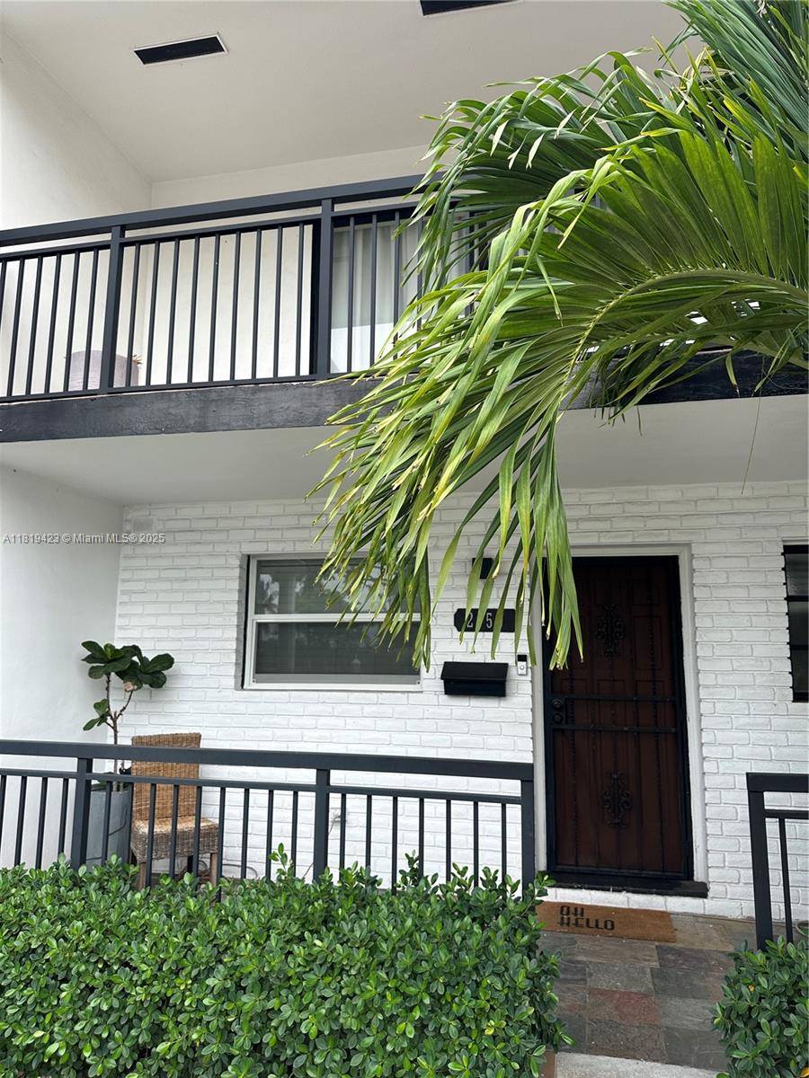 North Miami, FL 33181,2159 NE 122nd St #2159