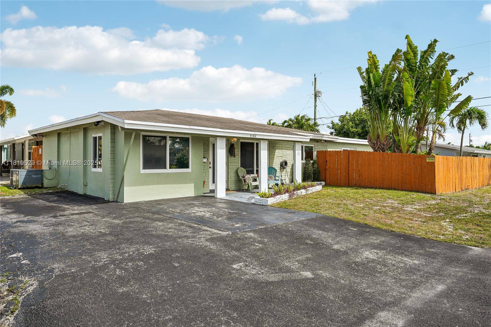 4580 NW 3rd Ave, Oakland Park, FL 33309