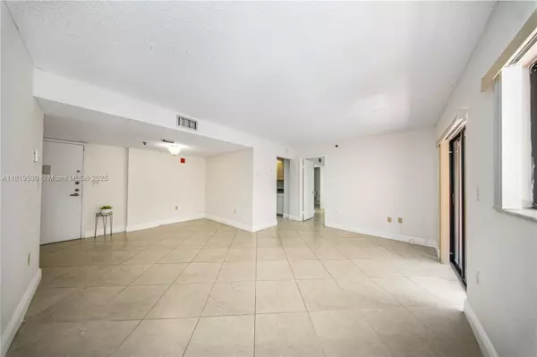 Miami, FL 33126,5249 NW 7th St #103