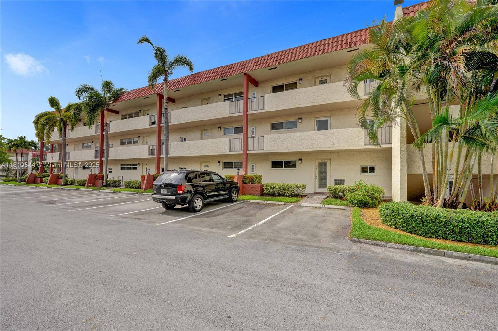 Pembroke Pines, FL 33025,9410 N Hollybrook Lake Dr #102