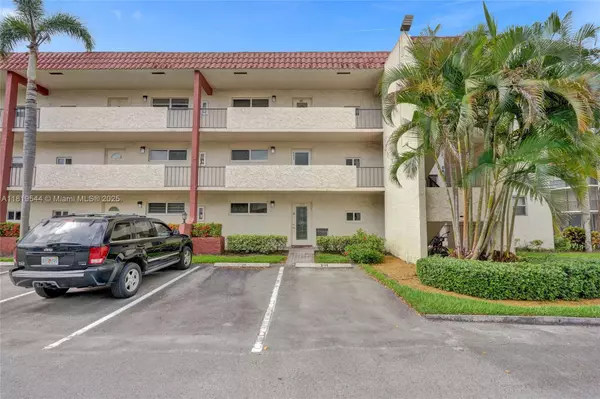Pembroke Pines, FL 33025,9410 N Hollybrook Lake Dr #102