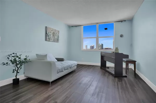 Hallandale Beach, FL 33009,427 Golden Isles Dr #11H