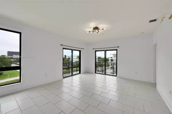Doral, FL 33166,8167 NW 41st St #E-406
