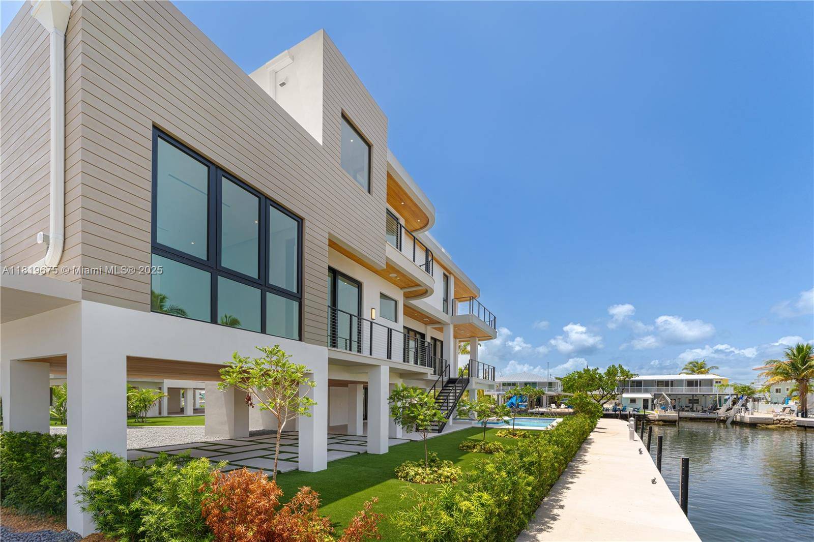Key Largo, FL 33037,301 Buttonwood Cir #B