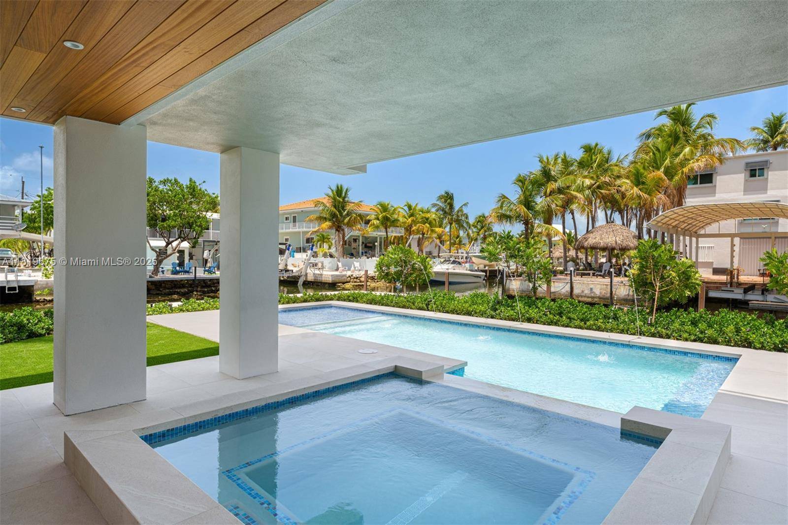 Key Largo, FL 33037,301 Buttonwood Cir #B